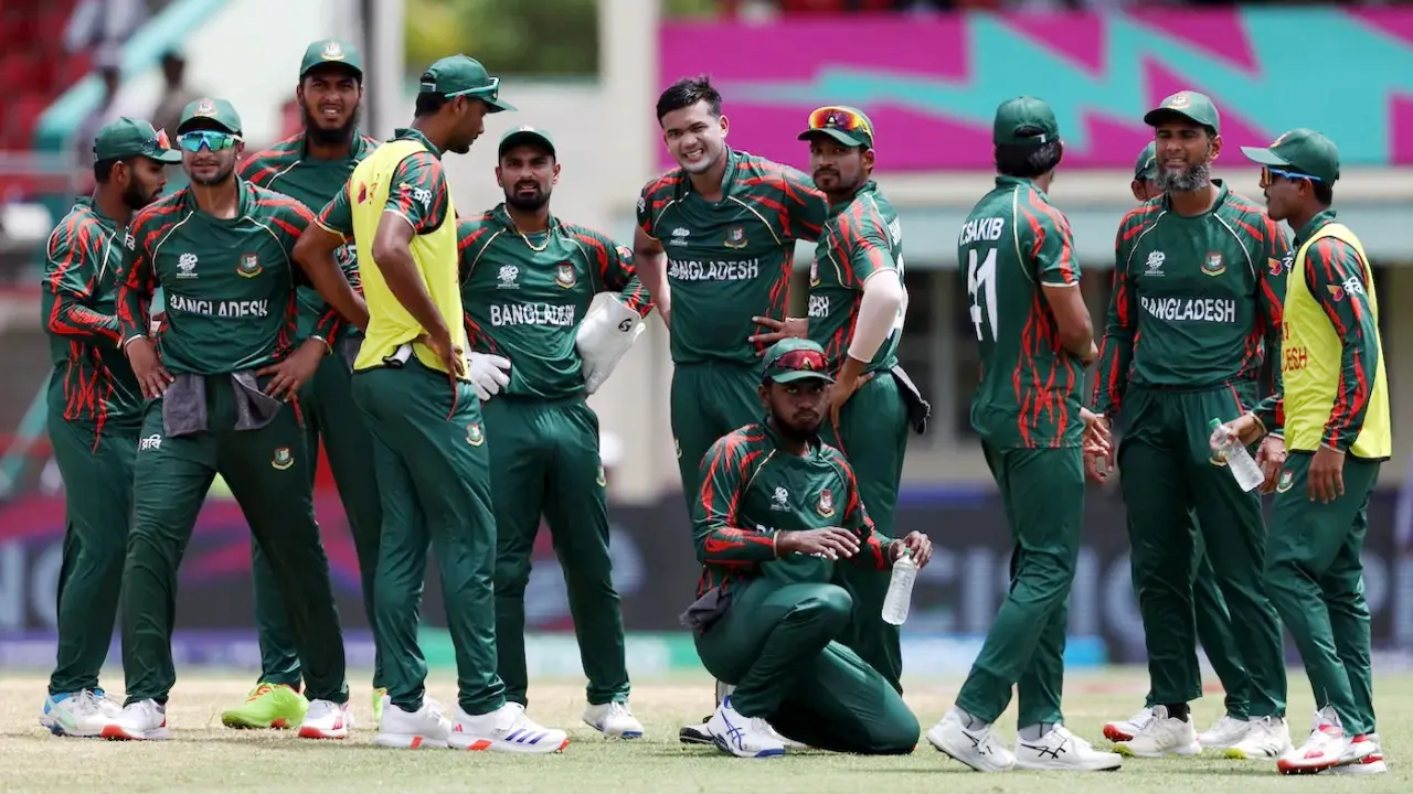 সুযোগ-সুবিধা শতগুণ, নেই সাফল্য-জবাবদিহিতা, আছে বন্দনা