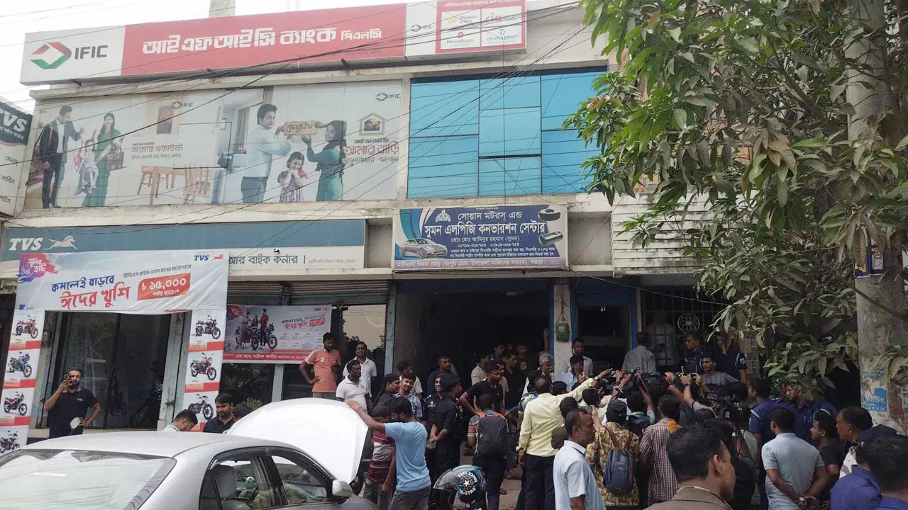 বগুড়ায় ব্যাংকের সিন্দুক কেটে ২৯ লাখ টাকা লুট 