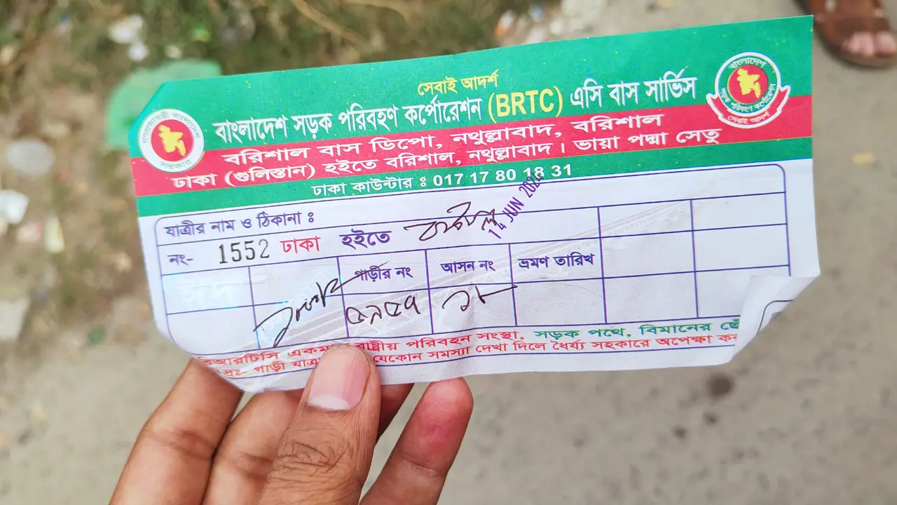 বিআরটিসিতেও বাড়তি ভাড়া, দক্ষিণের সড়কে ভোগান্তির ঈদযাত্রা