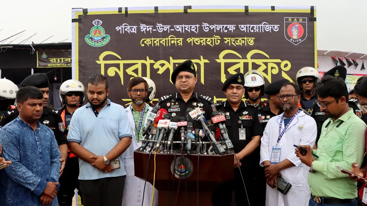 চামড়া ব্যবসা নিয়ে কোনো সিন্ডিকেটকে বরদাস্ত করবে না র্যাব