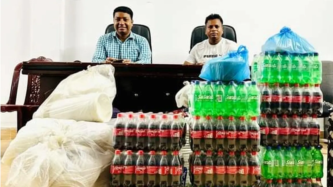 বয়কটের মধ্যেও কোকাকোলার পক্ষে জবি ছাত্রলীগ?