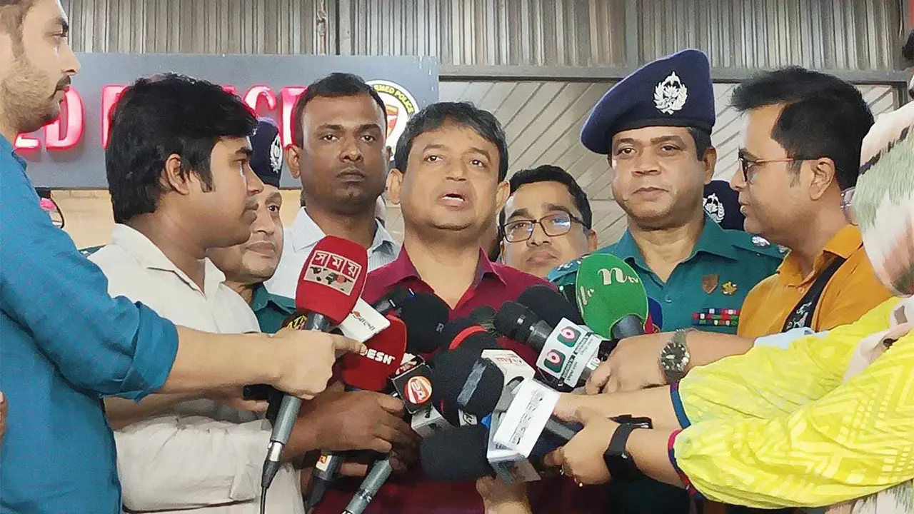 নেপাল থেকে ফিরে বিমানবন্দরে যা বললেন ডিবি হারুন