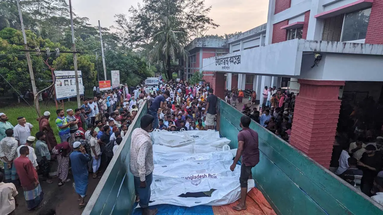 স্বজনদের অনুরোধে ময়নাতদন্ত ছাড়াই ৭ মরদেহ যাচ্ছে মাদারীপুরে