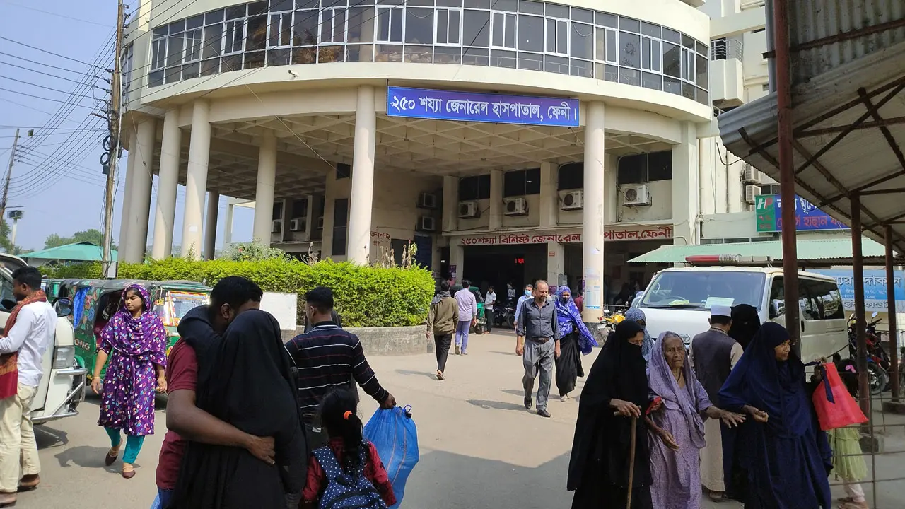নিয়ন্ত্রণ হারিয়ে গাছের সঙ্গে ট্রাকের ধাক্কা, প্রাণ গেল চালকের