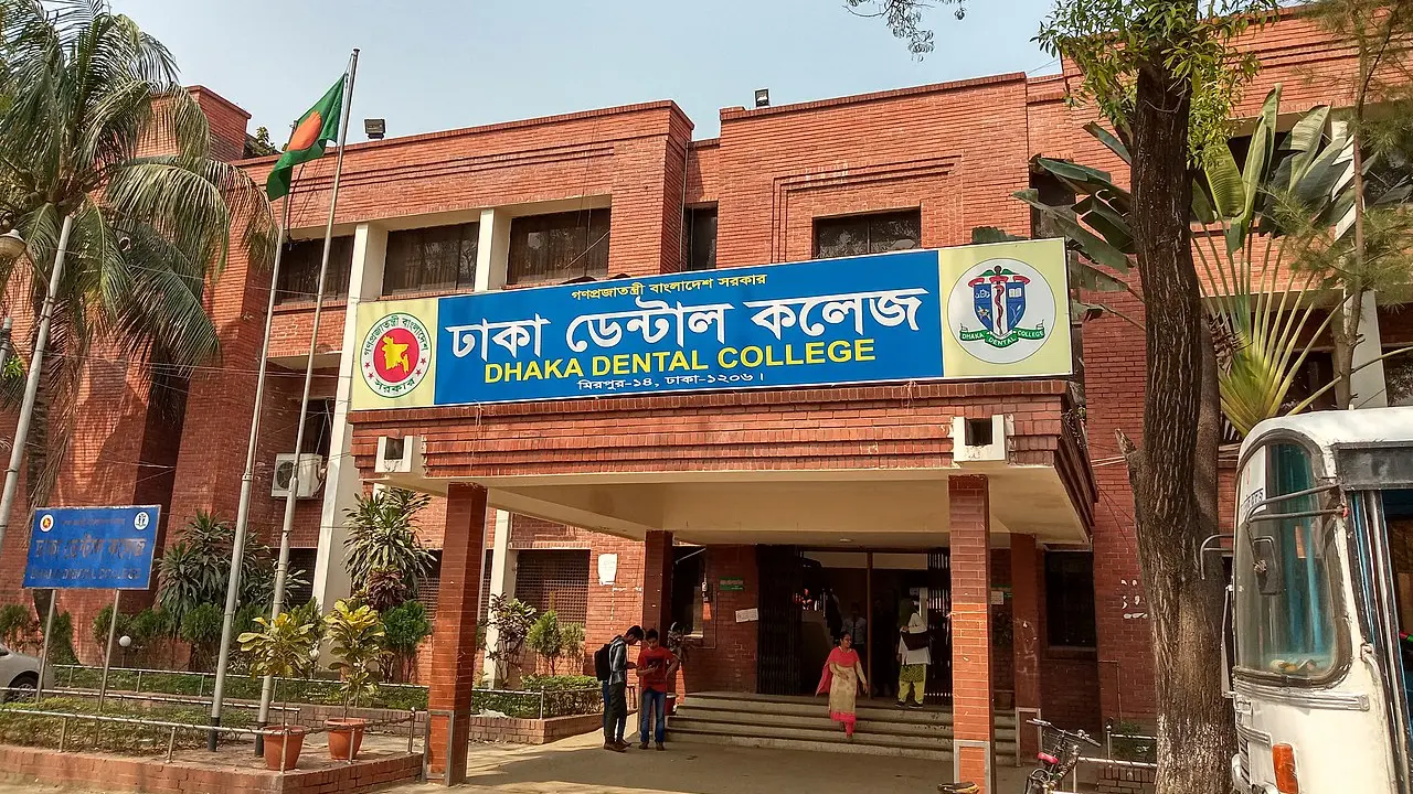 সহপাঠীকে পিটিয়ে হাসপাতালে নিলেন অভিযুক্তরা