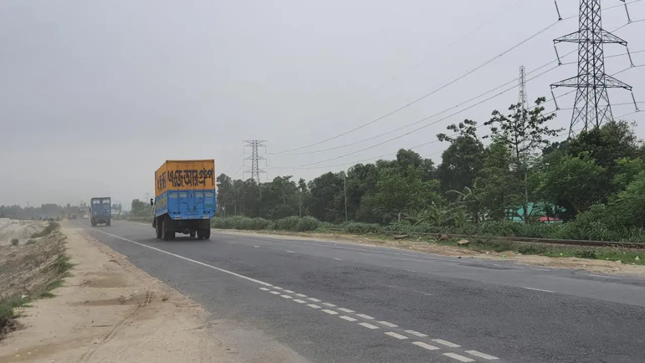 ১১ ঘণ্টা পর ঢাকা-টাঙ্গাইল মহাসড়কে যানবাহন চলাচল স্বাভাবিক