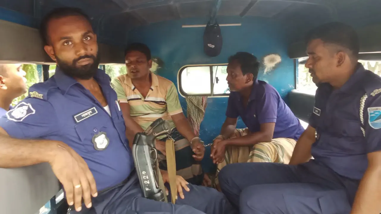 ফরিদপুরে পাচারকালে ২০ মেট্রিক টন সরকারি চাল জব্দ