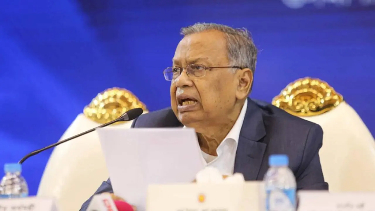 প্রশ্নবাণে জর্জরিত অর্থমন্ত্রী, সাংবাদিকদের মান নিয়ে উল্টো প্রশ্ন