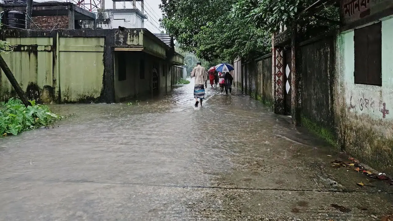 পাহাড়ি ঢলে ভেসে গেছে ঈদ আনন্দ