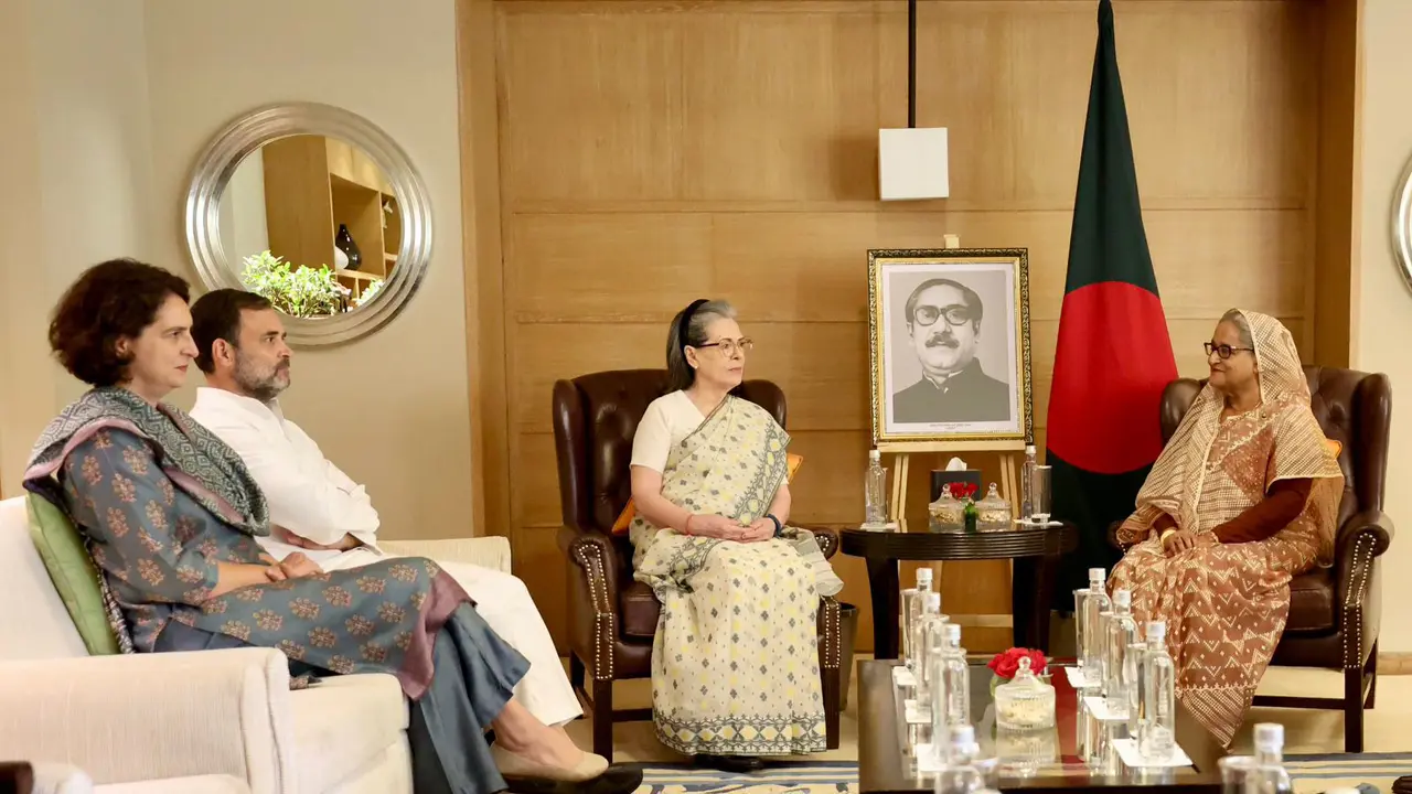 রাহুল-প্রিয়াঙ্কাকে নিয়ে শেখ হাসিনার সঙ্গে সোনিয়া গান্ধীর সাক্ষাৎ