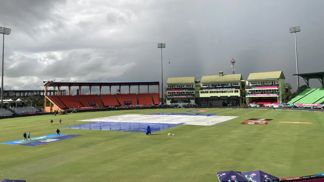 থেমেছে বৃষ্টি, ভারত-ইংল্যান্ড ম্যাচ ঠিক সময়ে গড়াবে?