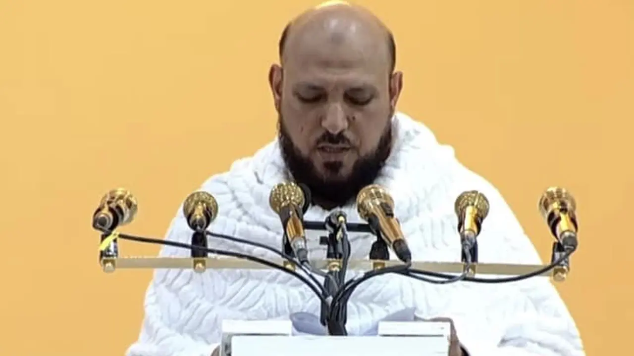 হজের খুতবায় যা বললেন শায়েখ মাহের আল মুয়াকিলি
