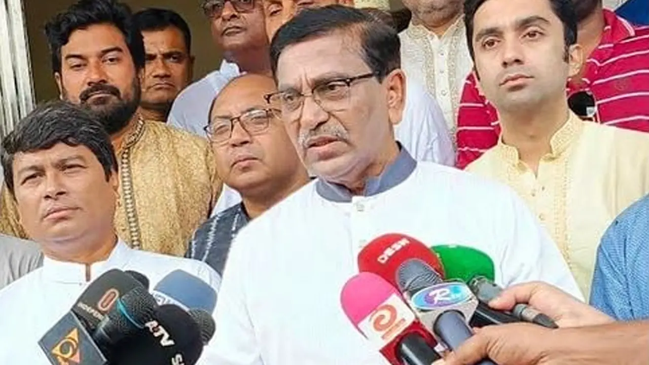 খালেদা জিয়ার বিরুদ্ধে মামলা নিয়ে মিথ্যাচার করছে বিএনপি : হানিফ