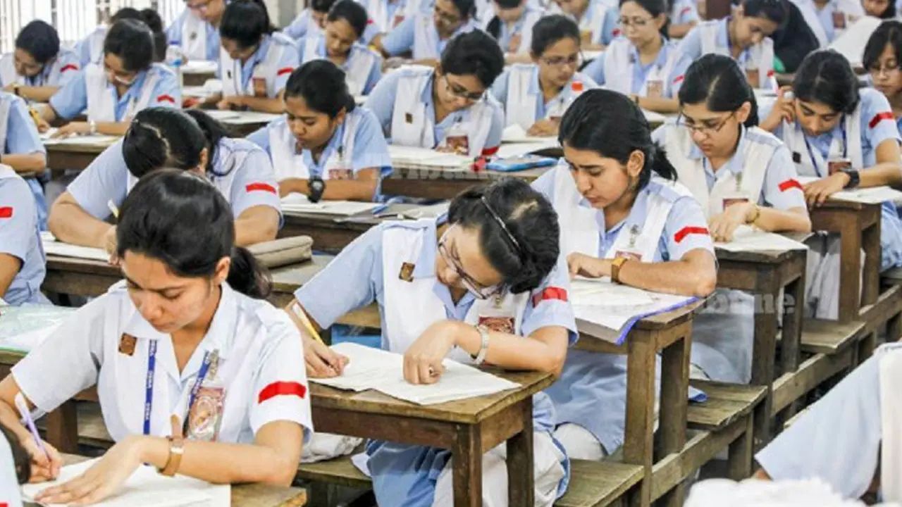 ৫ বছর পর এপ্রিলে ফিরছে এইচএসসি পরীক্ষা