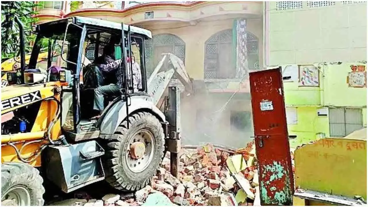 ফ্রিজে গরুর মাংস, মধ্যপ্রদেশে ১১ মুসলিমের বাড়ি গুঁড়িয়ে দিলো পুলিশ