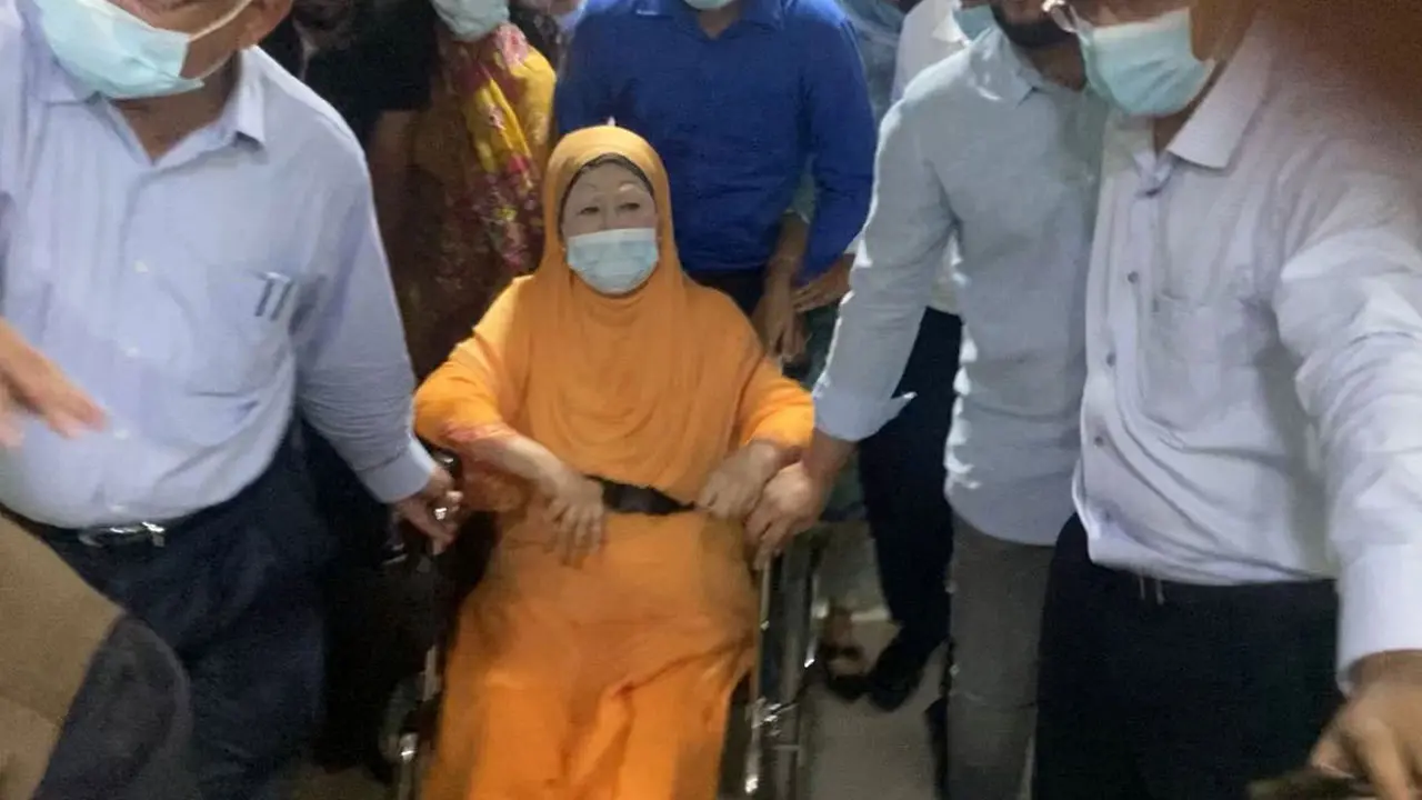 নিবিড় পর্যবেক্ষণে রেখে চিকিৎসা চলছে খালেদা জিয়ার