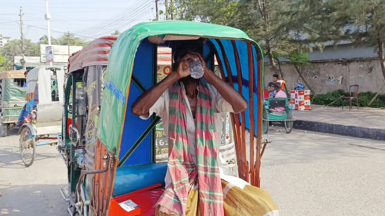 গরমে অতিরিক্ত স্যালাইন পানে বাড়ছে মৃত্যুঝুঁকি