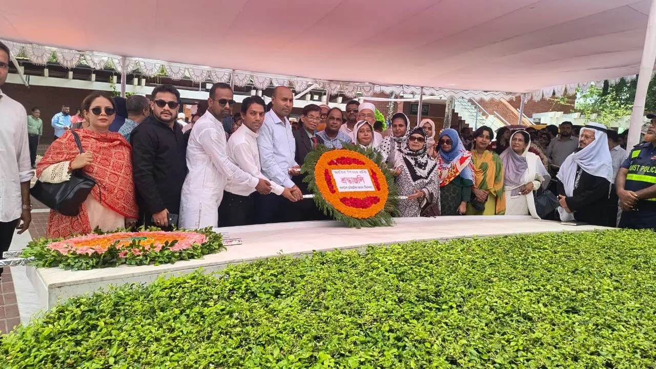 বঙ্গবন্ধুর সমাধিতে বাংলাদেশ মেডিয়েটর্স ফোরামের শ্রদ্ধা