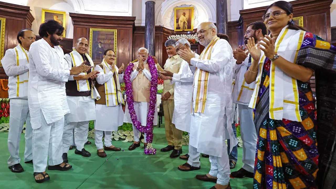 মোদির মন্ত্রিসভায় থাকছেন কারা, নীতিশ-নাইড়ুর ভাগে কতজন মন্ত্রী?