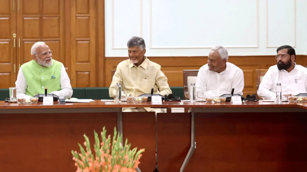নীতিশদের চাপে নরেন্দ্র মোদি!