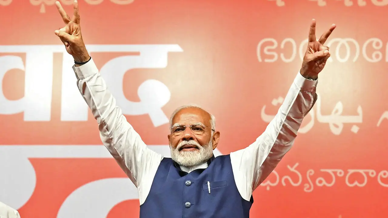 মোদির শপথ অনুষ্ঠান পেছানোর কারণ কী?