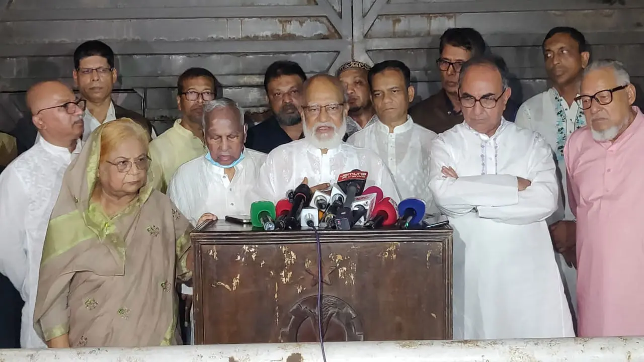 ‘রাজনীতি নিয়ে আলাপ হয়নি’, খালেদা জিয়ার সঙ্গে সাক্ষাৎ শেষে মোশাররফ