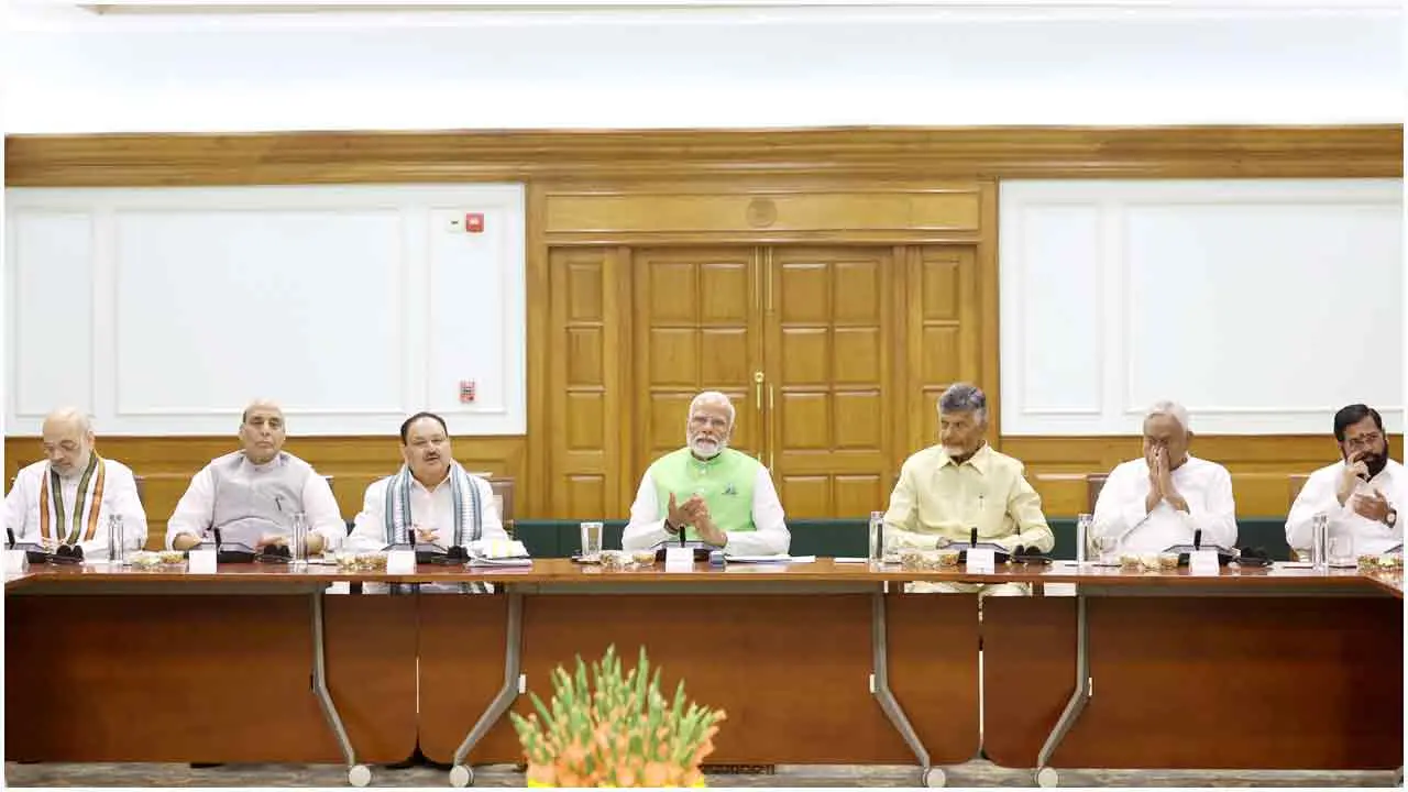 নীতিশ-নাইডুকে পাশে নিয়ে বৈঠক মোদির, নিলেন লিখিত অঙ্গীকার