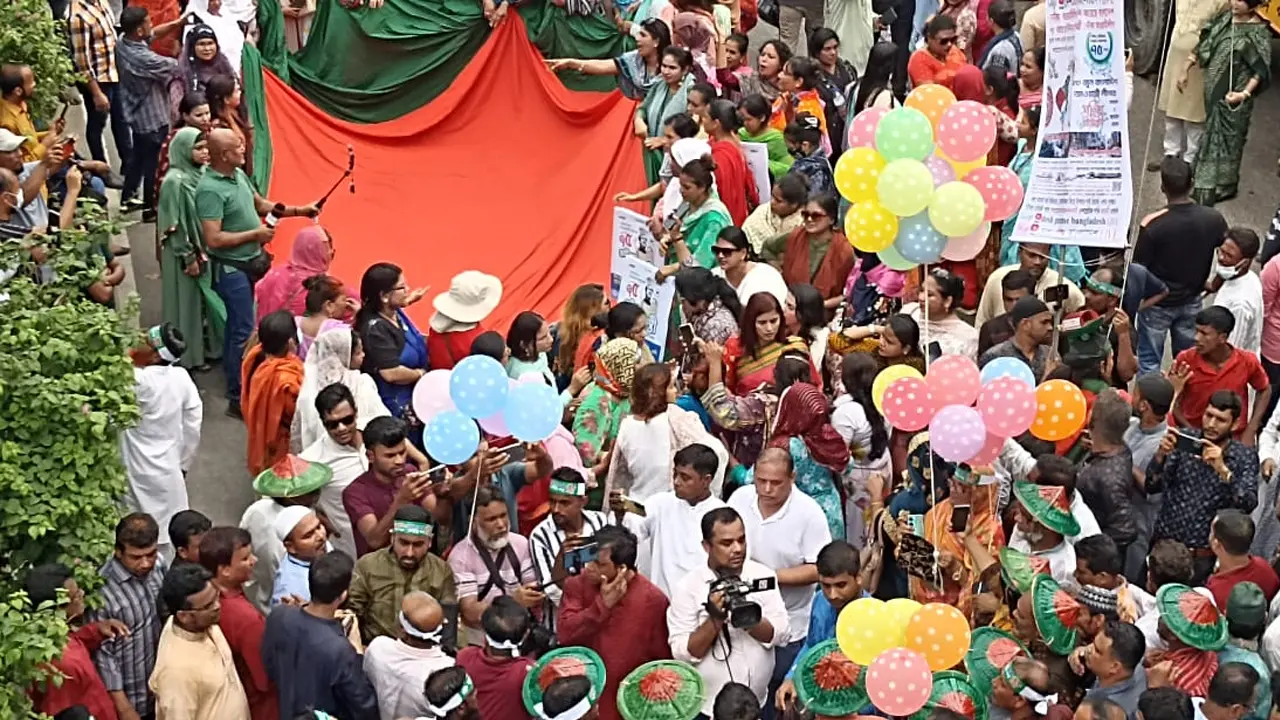 আ.লীগের শোভাযাত্রায় নেত্রীদের মধ্যে হাতাহাতি