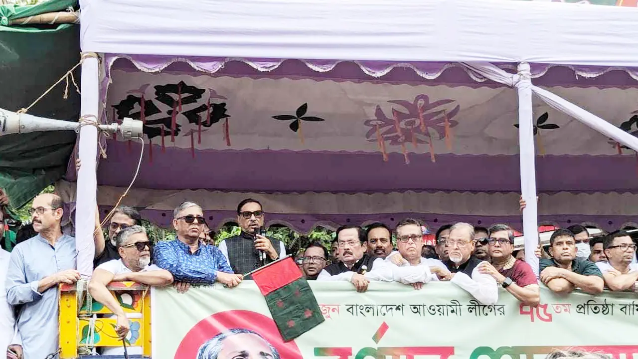 ‘আওয়ামী লীগ কচু পাতার উপর শিশির বিন্দু নয় যে টোকা দিলে পড়ে যাবে’