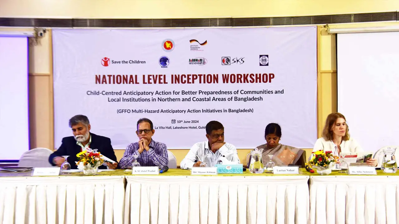 ‘সতর্ক সংকেত মানুষ গুরুত্ব দিতে চায় না, হাসাহাসি করে’