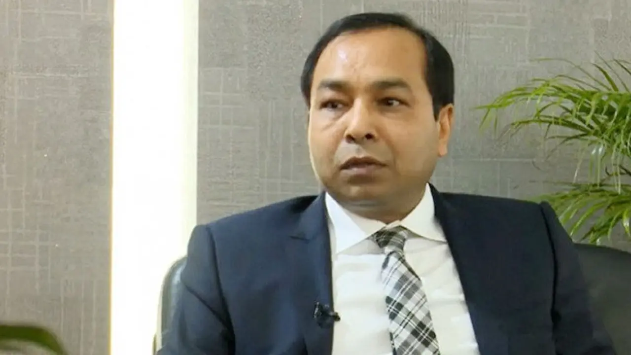 অন্তর্বর্তী জামিন পেলেন পি কে হালদার