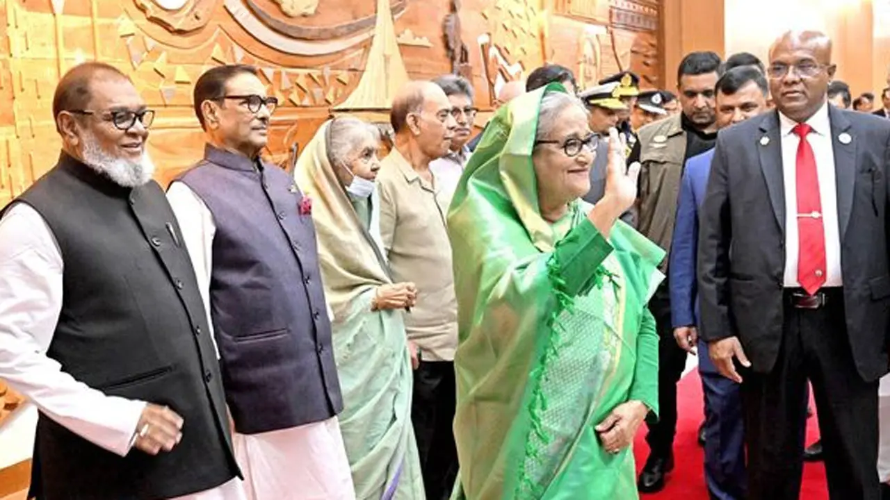 নরেন্দ্র মোদির শপথ অনুষ্ঠানে যোগ দিতে ঢাকা ছাড়লেন প্রধানমন্ত্রী