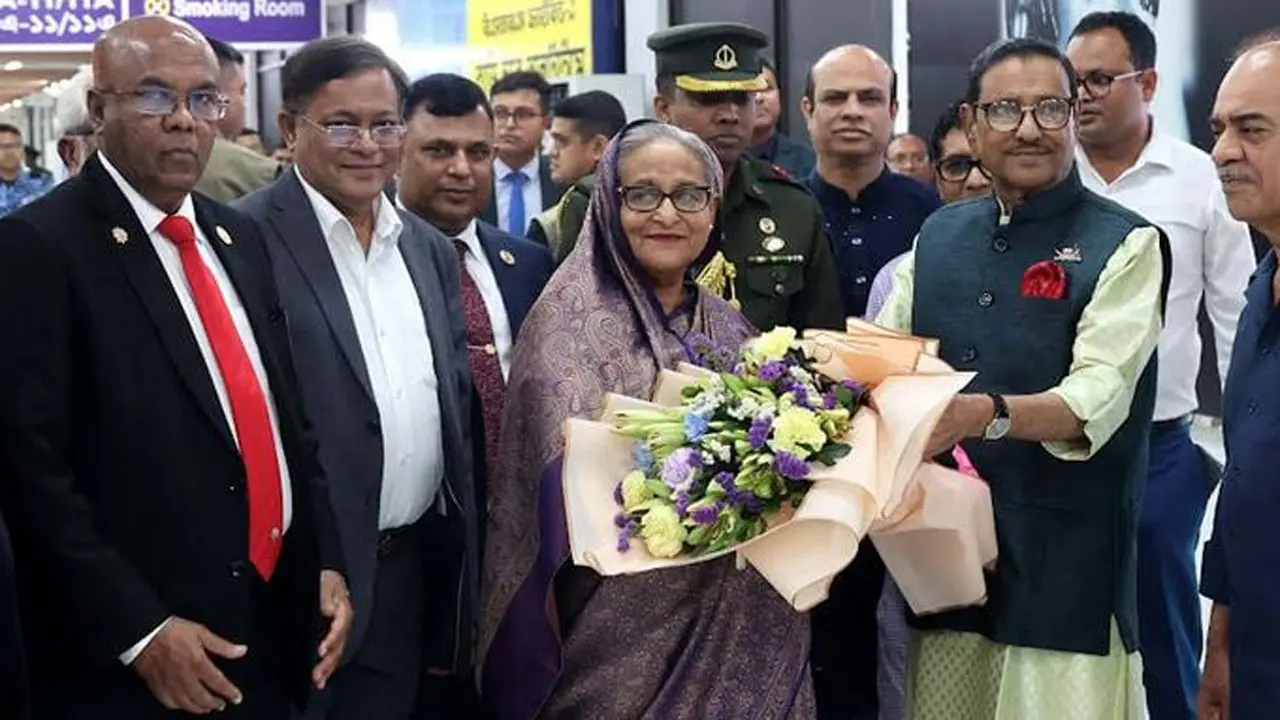 দেশে ফিরেছেন প্রধানমন্ত্রী