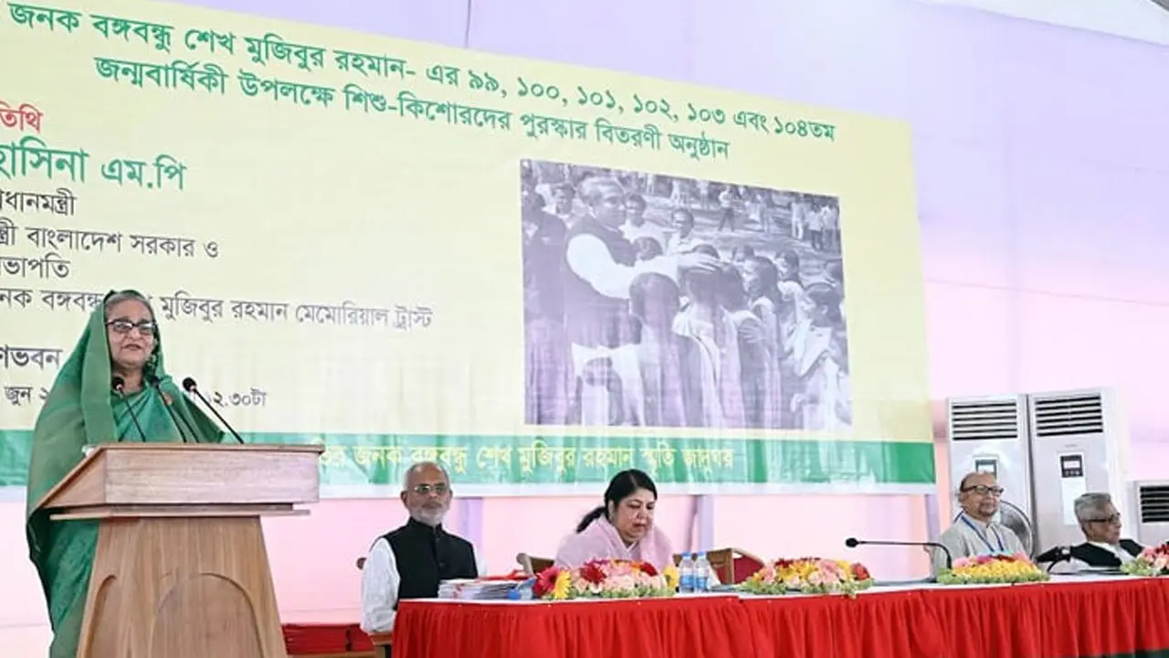 আধুনিক প্রযুক্তির জ্ঞান দিয়ে আমরা শিশুদের গড়ে তুলব