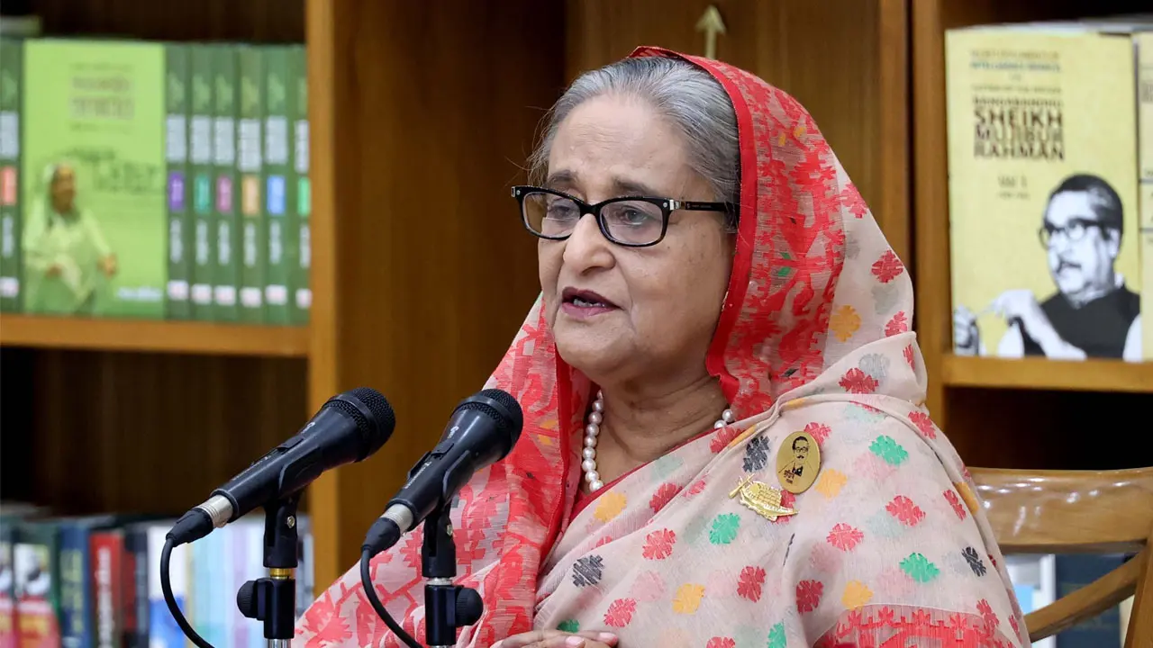 আওয়ামী লীগ গাছ লাগায় আর বিএনপি ধ্বংস করে : শেখ হাসিনা