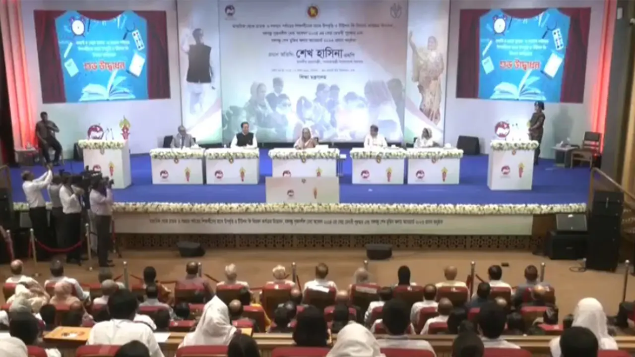 স্নাতক ও সমমান পর্যায়ের উপবৃত্তি বিতরণ কার্যক্রম উদ্বোধন