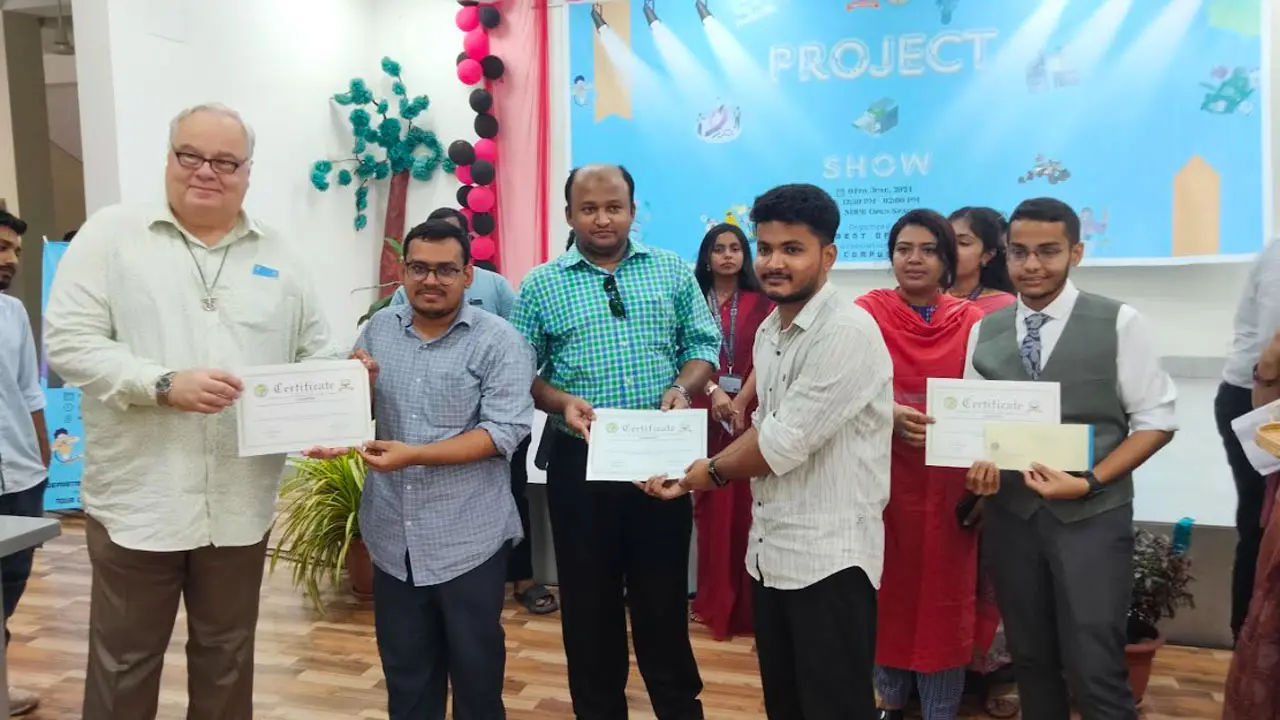 নটর ডেম বিশ্ববিদ্যালয়ের শিক্ষার্থীদের উদ্ভাবনী প্রকল্প প্রদর্শন