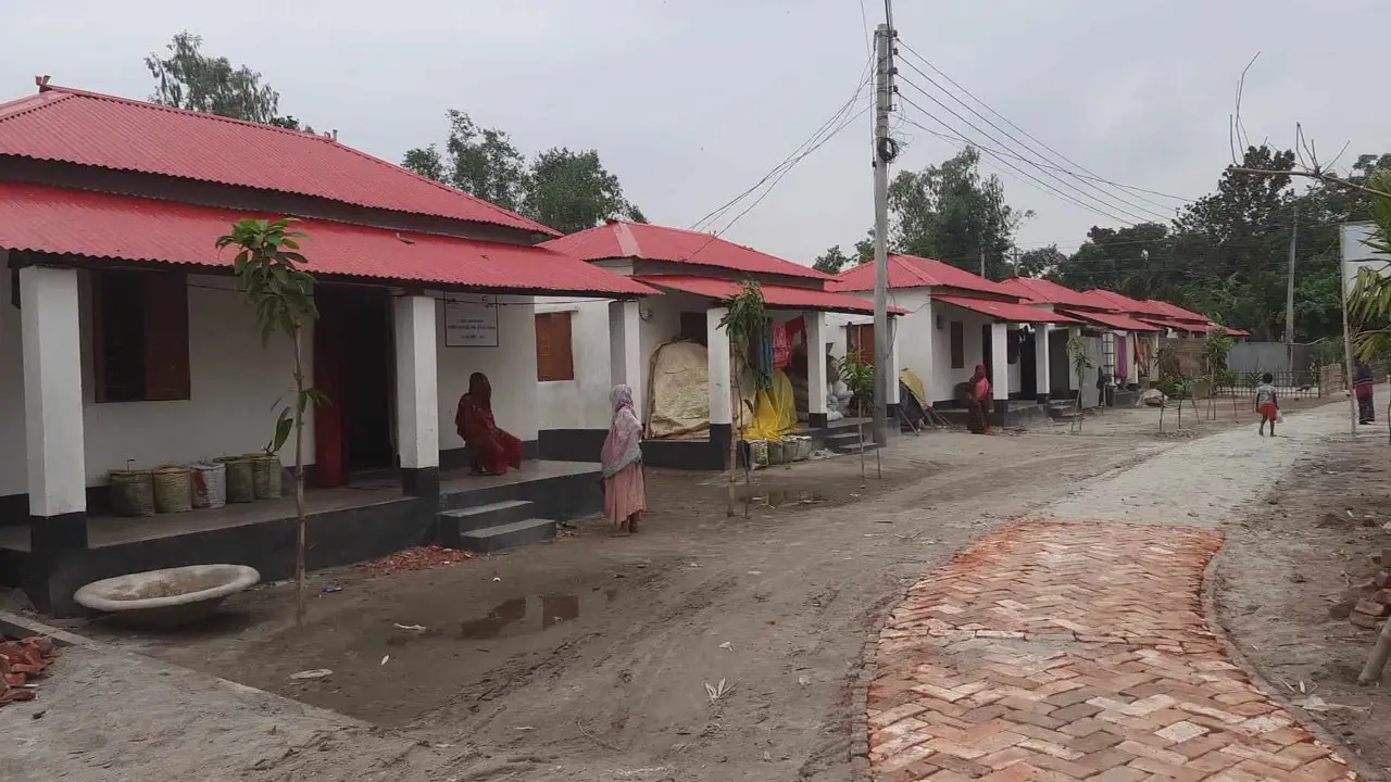 মাথা গোঁজার ঠাঁই দিয়েছে স্বপ্ন দেখার সাহস