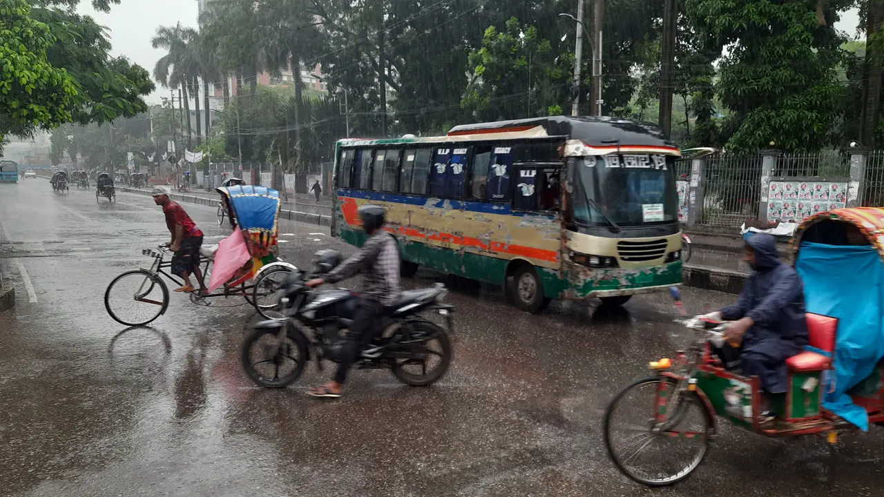 লঘুচাপের প্রভাব : সারা দেশে অব্যাহত থাকবে বৃষ্টিপাত