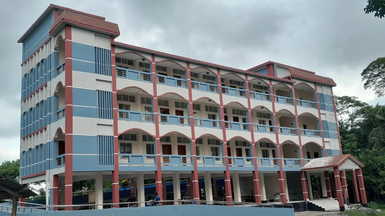 রাঙ্গাবালিতে সাইক্লোন শেল্টারের দেড় বছরের কাজ শেষ হয়নি চার বছরেও