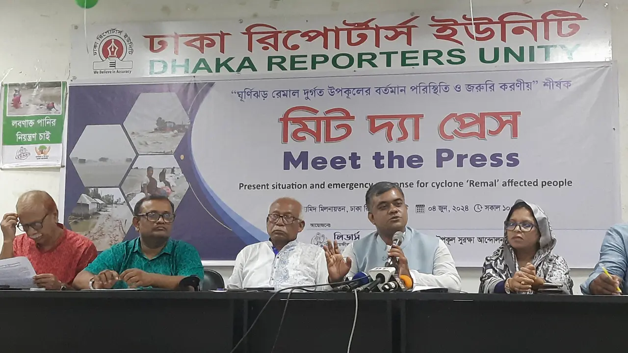 জলোচ্ছ্বাসে লবণ পানিতে তলিয়েছে সুন্দরবনের ৮০ মিঠা পানির পুকুর