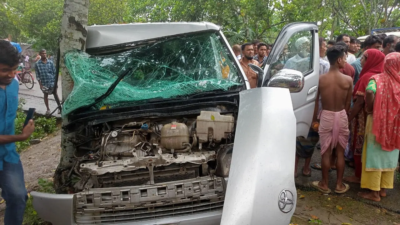 কিশোরগঞ্জে মাইক্রোবাস-লরির মুখোমুখি সংঘর্ষ, চার হাজিসহ আহত ৬ 