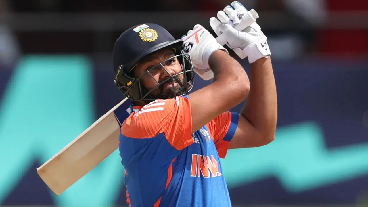 ‘বল বাইরে পাঠিয়ে দিচ্ছি’ বলেই ছক্কা হাঁকান রোহিত