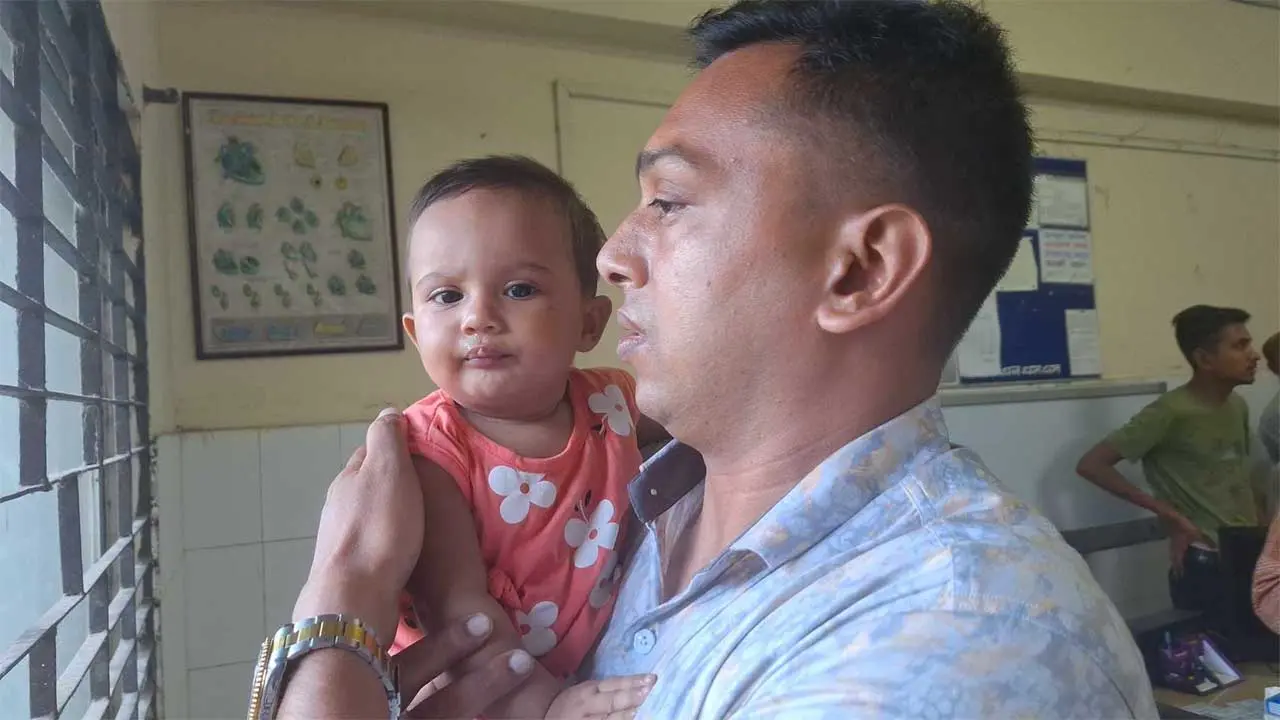 মাকে হারিয়ে কান্না থামছে না ৭ মাস বয়সী শিশু সাবরিনের