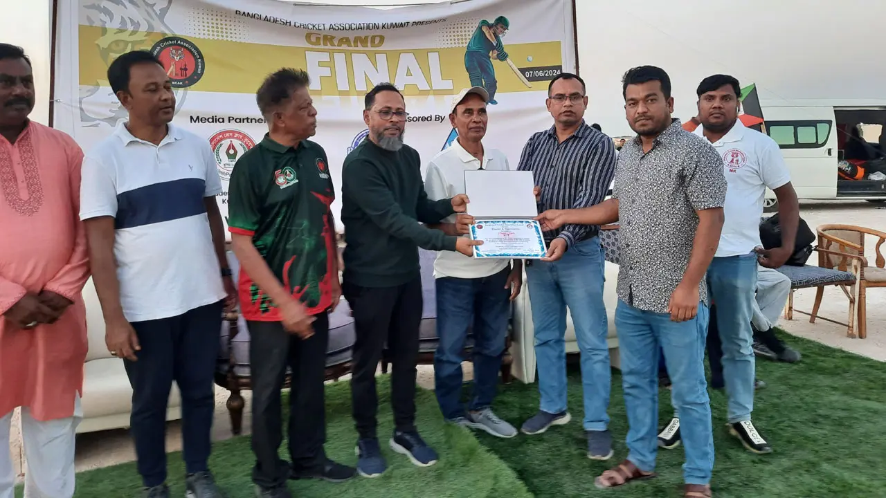 কুয়েতে সাংবাদিক সাদেক রিপনকে সম্মাননা প্রদান