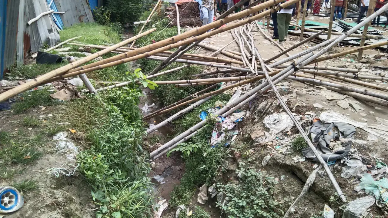 সাদিক অ্যাগ্রোর অবৈধ দখল, নালায় রূপ নিয়েছে রামচন্দ্রপুর খাল