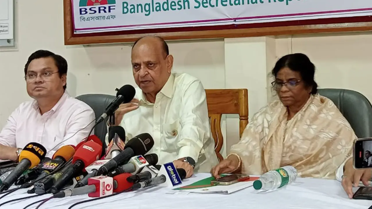 সাংবাদিকদের তাদের মতো কাজ করতে দিন, ঢামেক পরিচালককে মন্ত্রী