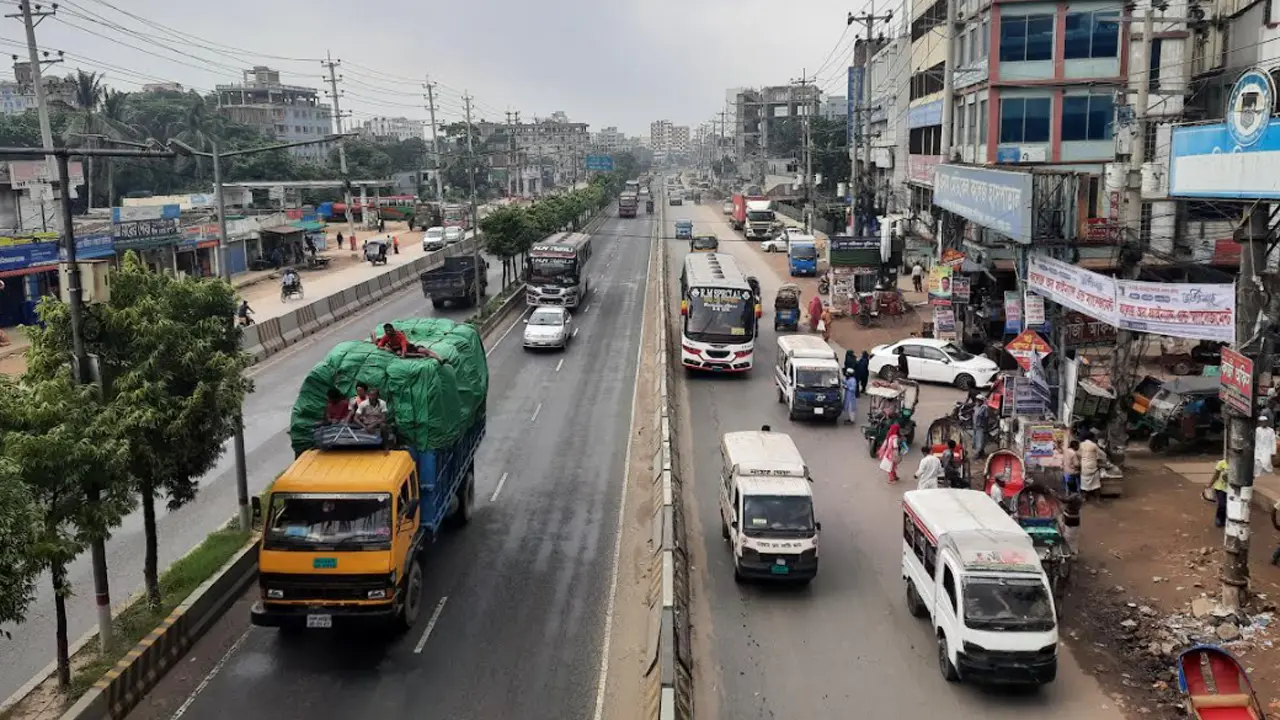 সাভার-আশুলিয়া সড়কে কমেছে যানবাহনের চাপ