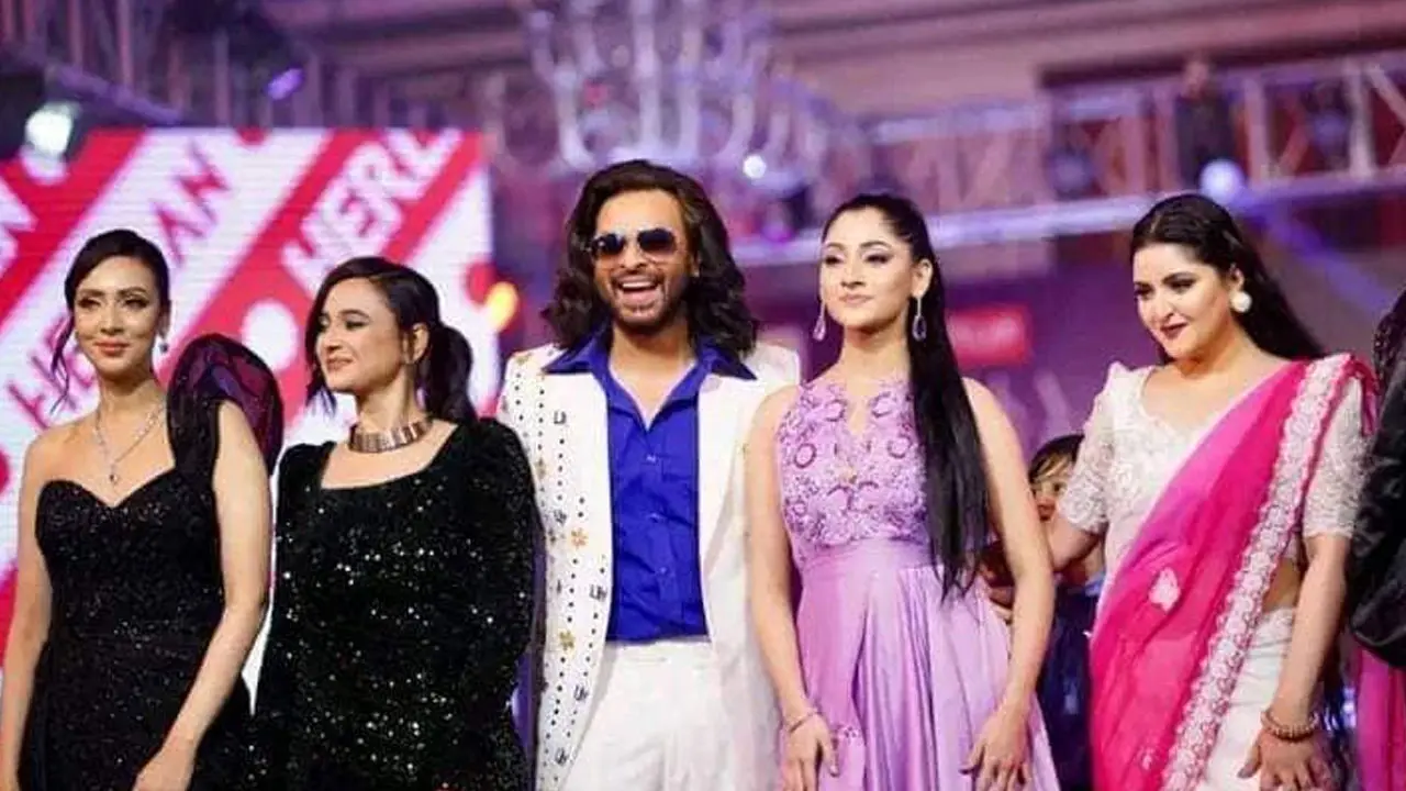 চার নায়িকা নিয়ে উরাধুরা নাচলেন শাকিব!
