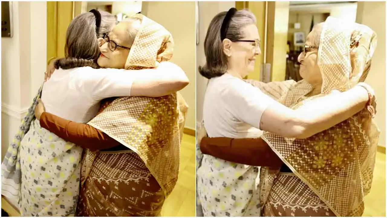 হাসিমুখে শেখ হাসিনাকে জড়িয়ে ধরলেন সোনিয়া গান্ধী (ভিডিও)
